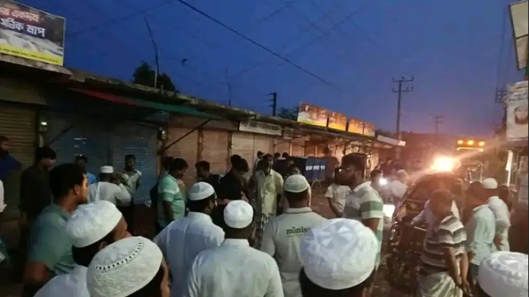 পাবনায় ছেলের সামনে বাবাকে গুলি করে হত্যা পাবনায় ছেলের সামনে বাবাকে গুলি করে হত্যা